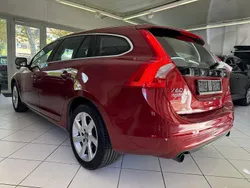 Rot Gebraucht 2015 Volvo V60 Momentum Kombi | 14.899 € (Fairer Preis)