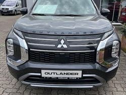 Basaltgrau Gebraucht 2025 Mitsubishi Outlander P-HEV Top SUV | 52.900 €