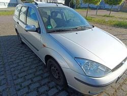 Grau Gebraucht 2002 Ford Focus Futura Kombi | 1.000 € (Fairer Preis)