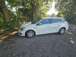 Weiß Gebraucht 2019 Renault Mégane GrandTour Life Kombi | 11.600 € (Guter Preis)