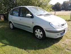 Silber Gebraucht 2001 Renault Scénic Van / Kleinbus | 1.600 €