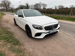 Weiß Gebraucht 2018 Mercedes E220 AMG line Limousine | 35.900 € (Fairer Preis)
