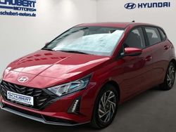 Dragon red / met Neu 2025 Hyundai i20 Trend Limousine | 23.290 € (Fairer Preis)