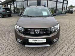 Quarzitbraun metallic Gebraucht 2019 Dacia Sandero Celebration Kleinwagen | 9.390 € (Fairer Preis)