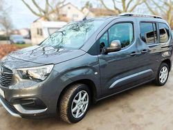 Grau Gebraucht 2020 Opel Combo Life Innovation Van / Kleinbus | 18.200 € (Fairer Preis)