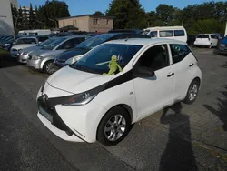 Weiß Gebraucht 2016 Toyota Aygo Kleinwagen | 6.450 € (Fairer Preis)