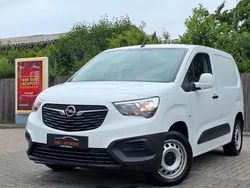 Weiß Gebraucht 2021 Opel Combo Edition Van / Kleinbus | 11.000 € (Guter Preis)