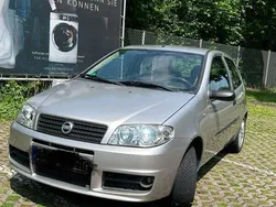 Grau Gebraucht 2004 Fiat Punto Kleinwagen | 2.500 €