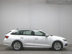 Weiss Gebraucht 2023 Skoda Octavia Ambition Kombi | 15.380 € (Superpreis)