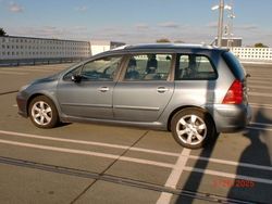 Grau Gebraucht 2006 Peugeot 307 Premium Kombi | 1.299 € (Fairer Preis)
