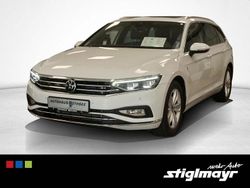 Gletscherweiß Gebraucht 2023 VW Passat Elegance Kombi | 30.740 € (Etwas zu teuer)