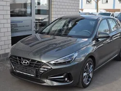 Blau Gebraucht 2024 Hyundai i30 Trend Limousine | 19.980 € (Guter Preis)