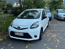 Weiß Gebraucht 2014 Toyota Aygo Kleinwagen | 3.000 € (Guter Preis)