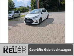 Weiß Gebraucht 2022 Toyota Yaris Hybrid Team Kleinwagen | 19.460 € (Fairer Preis)