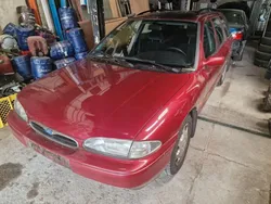 Rot Gebraucht 1996 Ford Mondeo Ghia Kombi | 699 €