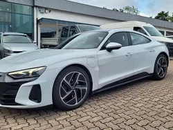 Weiß Gebraucht 2022 Audi e-tron GT quattro Sport Limousine | 61.900 € (Guter Preis)