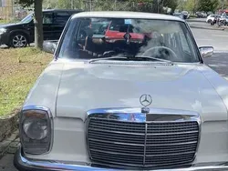Beige Gebraucht 1973 Mercedes W114 Limousine | 17.500 €