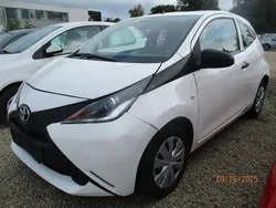 Weiß Gebraucht 2017 Toyota Aygo Kleinwagen | 2.950 € (Guter Preis)