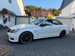 Weiß Gebraucht 2010 Mercedes C63 AMG AMG Limousine | 20.000 €