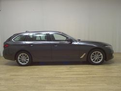 Grau Gebraucht 2020 BMW 520 Performance Kombi | 25.380 € (Guter Preis)