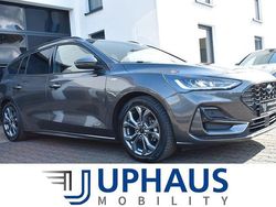 Grau Gebraucht 2024 Ford Focus ST-Line Limousine | 22.950 € (Superpreis)