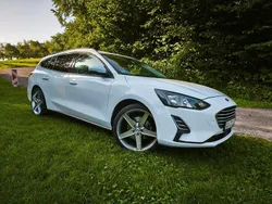 Weiß Gebraucht 2019 Ford Focus Trend Limousine | 11.750 € (Guter Preis)