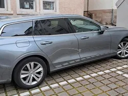 Grau Gebraucht 2020 Volvo V60 Momentum Kombi | 24.250 € (Superpreis)