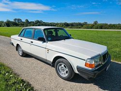 Weiß Gebraucht 1990 Volvo 244 Limousine | 8.700 €