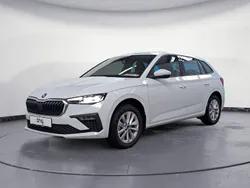Moon weiß perleffekt Gebraucht 2024 Skoda Scala Selection Kleinwagen | 24.490 € (Etwas zu teuer)