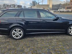 Schwarz Gebraucht 2012 Mercedes E200 Avantgarde Kombi | 14.000 € (Fairer Preis)