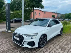 Gletscherweiß metallic Gebraucht 2022 Audi A3 Sportback S-Line Limousine | 34.990 €