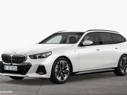 Mineralweiß Gebraucht 2024 BMW 520 M Sport Kombi | 54.330 € (Superpreis)