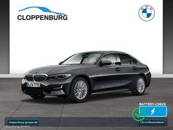 Grau Gebraucht 2022 BMW 330e Luxury Line Limousine | 32.900 € (Fairer Preis)