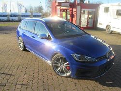 Blau Gebraucht 2017 VW Golf VII R Kombi | 28.890 € (Teuer)