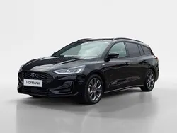 Schwarz Gebraucht 2024 Ford Focus ST-Line Limousine | 23.925 € (Superpreis)