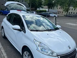 Weiß Gebraucht 2014 Peugeot 208 Kleinwagen | 4.500 € (Fairer Preis)