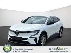 Weiß Gebraucht 2023 Renault Mégane Techno Limousine | 25.490 € (Guter Preis)