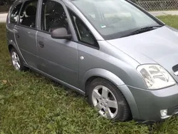 Silber Gebraucht 2004 Opel Meriva Edition Van / Kleinbus | 1.580 € (Teuer)