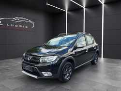 Schwarz Gebraucht 2017 Dacia Sandero Celebration Kleinwagen | 8.299 € (Fairer Preis)