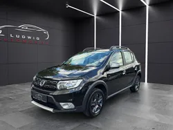 Schwarz Gebraucht 2017 Dacia Sandero Celebration Kleinwagen | 8.499 € (Fairer Preis)