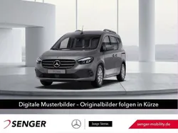 Grau Gebraucht 2023 Mercedes 180 Style Limousine | 27.450 € (Fairer Preis)