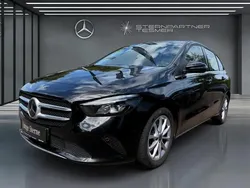 Schwarz Gebraucht 2021 Mercedes B250 Van / Kleinbus | 26.290 € (Fairer Preis)