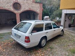 Weiß Gebraucht 1994 Mercedes E220 Kombi | 7.900 €