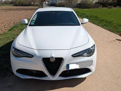 Weiß Gebraucht 2016 Alfa Romeo Giulia Super Limousine | 16.700 € (Fairer Preis)
