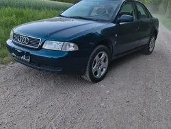 Grün Gebraucht 1998 Audi A4 Limousine | 1.350 € (Superpreis)