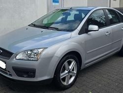 Grau Gebraucht 2006 Ford Focus Kleinwagen | 1.490 € (Guter Preis)