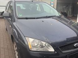 Grau Gebraucht 2007 Ford Focus Kombi | 1.990 € (Fairer Preis)