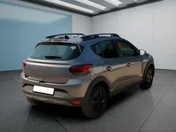 Grau Neu 2025 Dacia Sandero Stepway Kleinwagen | 20.849 € (Etwas zu teuer)