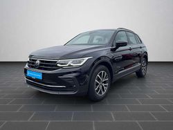 Deep black perleffekt (metallic) Gebraucht 2023 VW Tiguan Life SUV | 31.480 € (Fairer Preis)