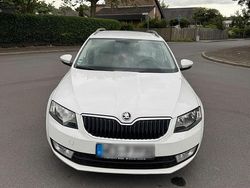 Weiß Gebraucht 2013 Skoda Octavia Kombi | 6.200 € (Fairer Preis)